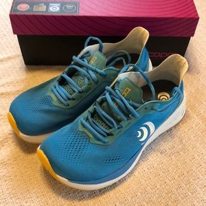 Topo athletic sneaker | cyclone | women’s sz 8